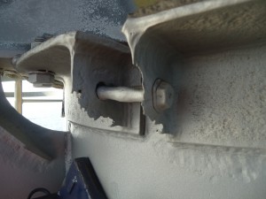 Damage by corrosion on mast after blasting