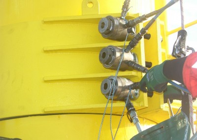 Tightening of clamp bolts with Hydratight Hydraulic equipment